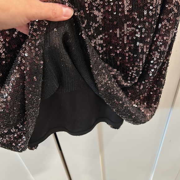 Extended sleeve sequined shift dress - Picture 4 of 7